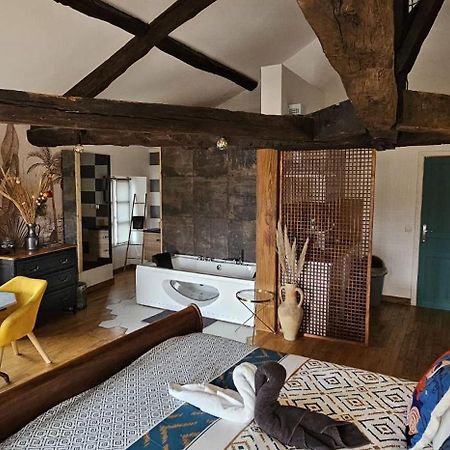 Suite Penthouse Romantique, Confolens, Charente Ngoại thất bức ảnh
