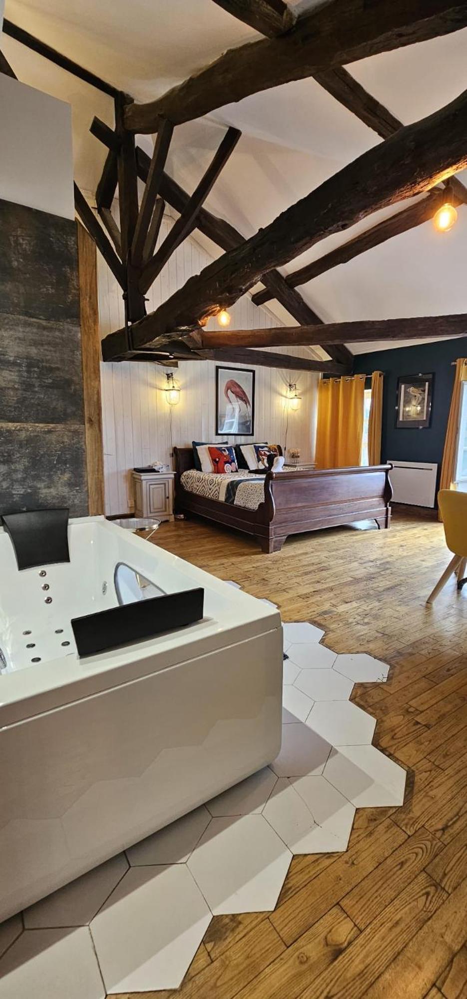 Suite Penthouse Romantique, Confolens, Charente Ngoại thất bức ảnh